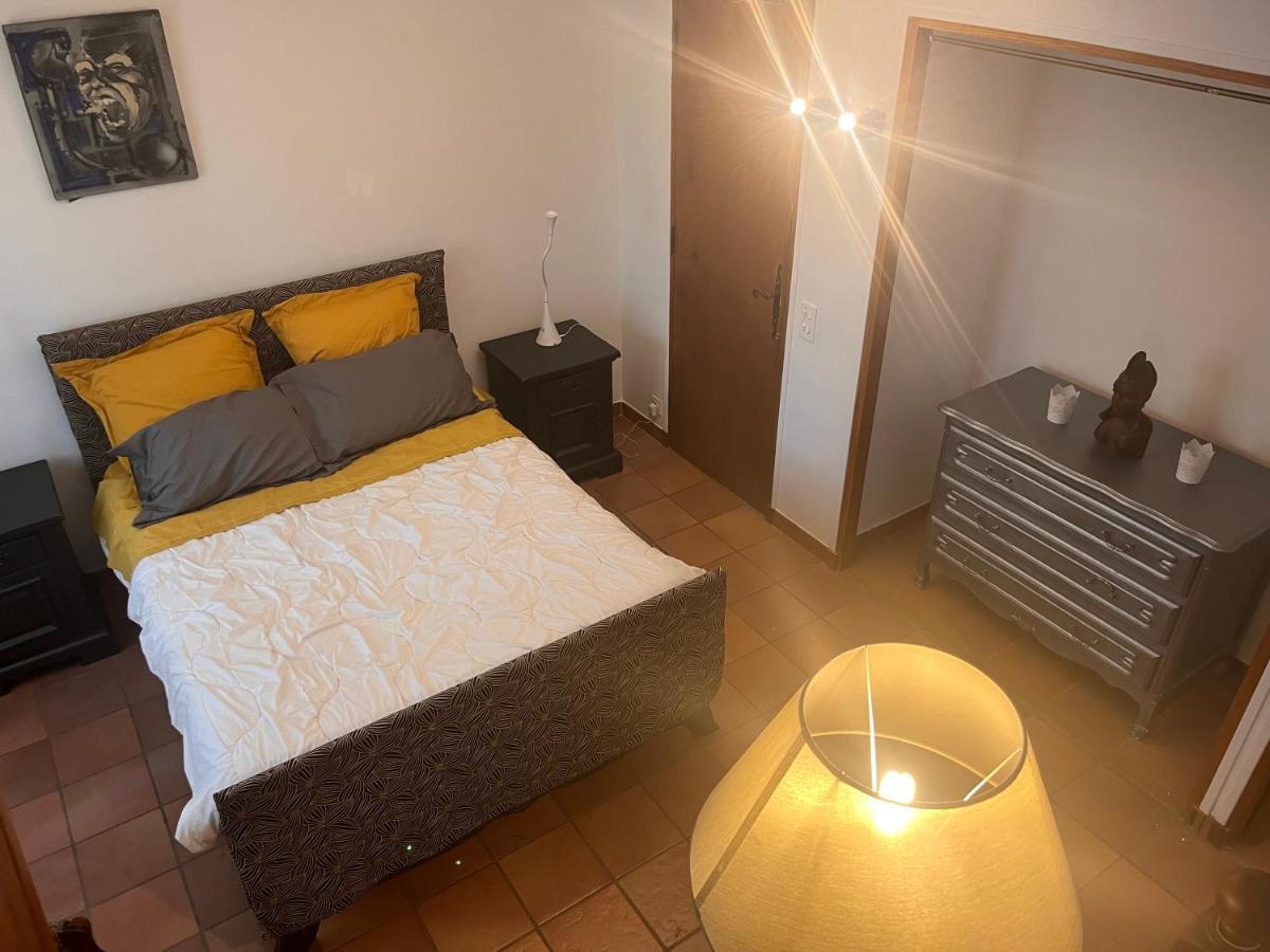 Le Mazet De Choubouloute Bed & Breakfast Saint-Gilles  Dış mekan fotoğraf