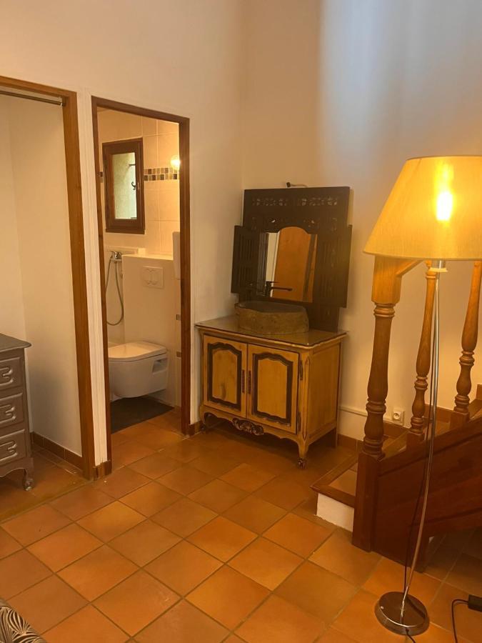 Le Mazet De Choubouloute Bed & Breakfast Saint-Gilles  Dış mekan fotoğraf