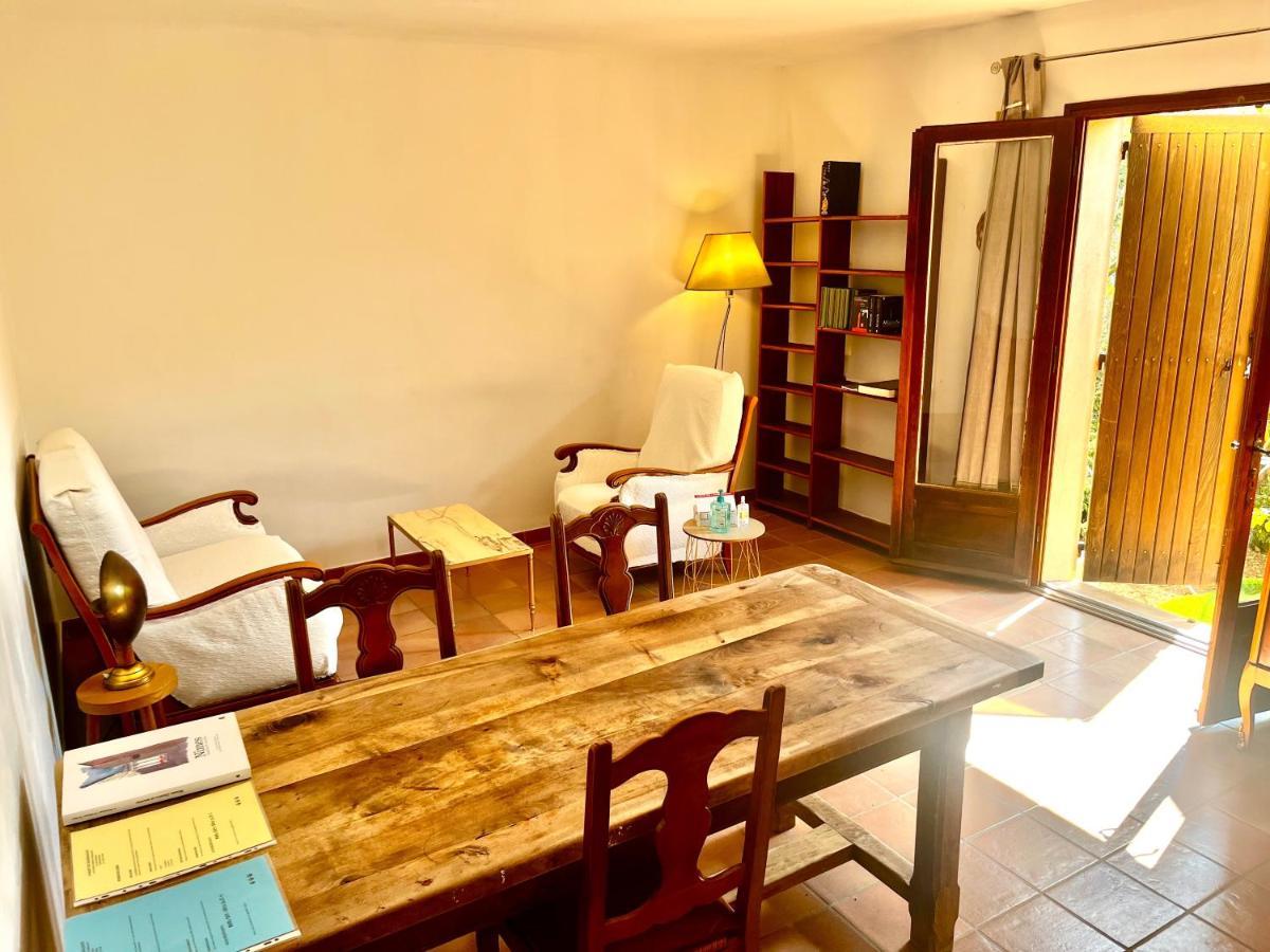 Le Mazet De Choubouloute Bed & Breakfast Saint-Gilles  Dış mekan fotoğraf