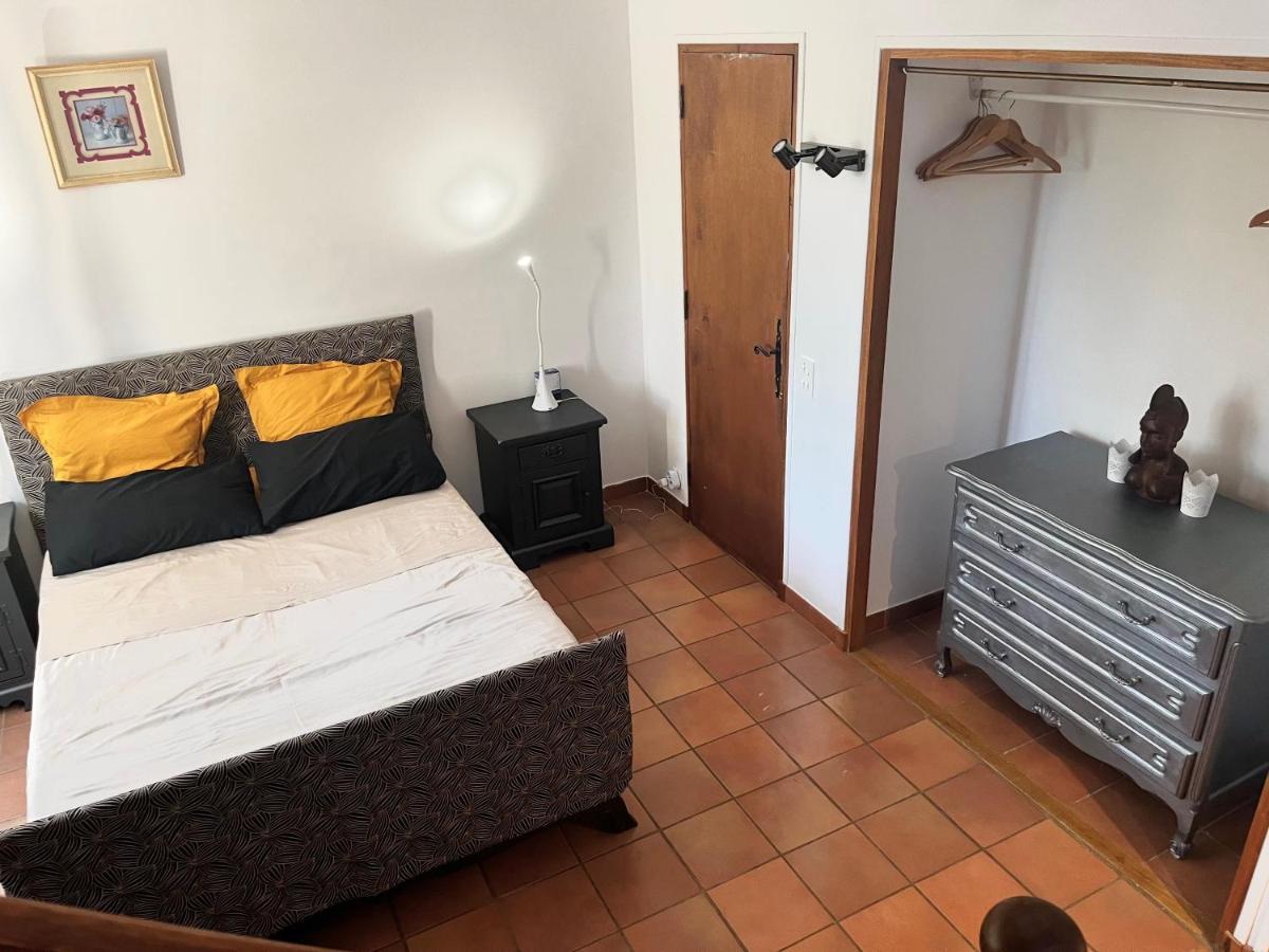 Le Mazet De Choubouloute Bed & Breakfast Saint-Gilles  Dış mekan fotoğraf